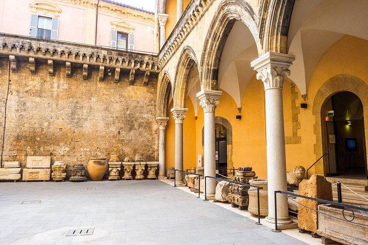 ローマから：エトルリア遺跡へのプライベート日帰り旅行タルクィニア＆セルヴェーテ