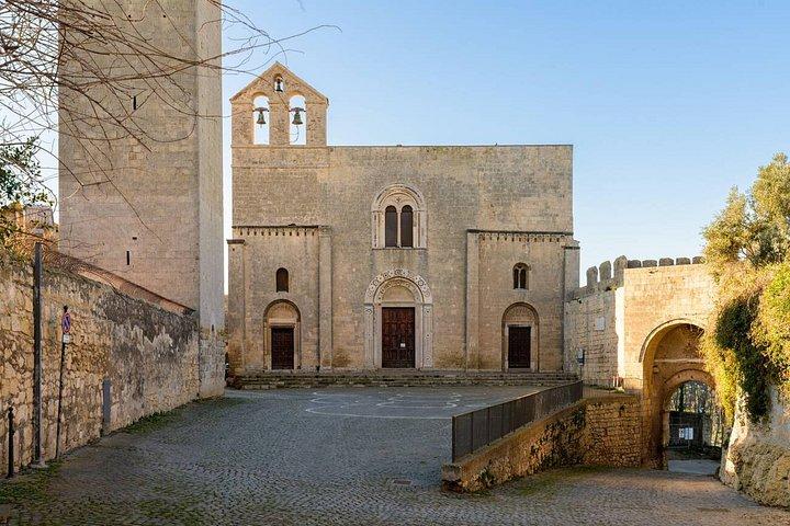 ローマから：エトルリア遺跡へのプライベート日帰り旅行タルクィニア＆セルヴェーテ