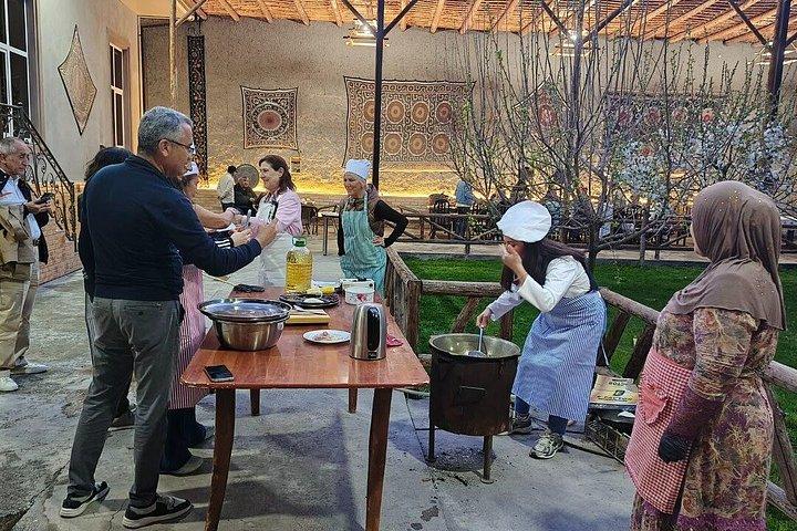 夕食とワインで魅惑のサマルカンド・シルクロードの不思議
