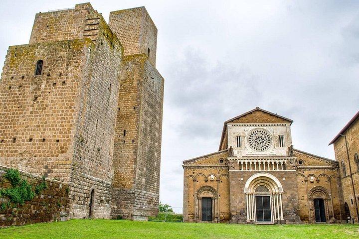 ローマから：ヴィテルボ＆トゥーシア田園地帯へのプライベート日帰り旅行