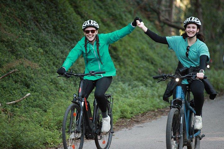 リスボンから：シントラからカスカイス全日Eバイクツアー