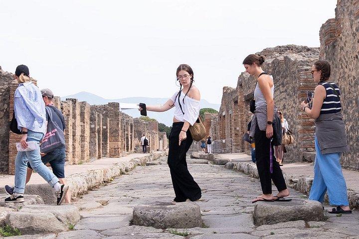 ローマからの日帰り旅行：ポンペイ＆ソレント・アマルフィ海岸を探索