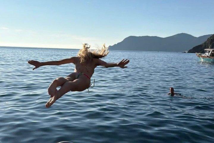 海から見るチンクエテッレ：マナローラ発の日帰りツアーとサンセットツアー