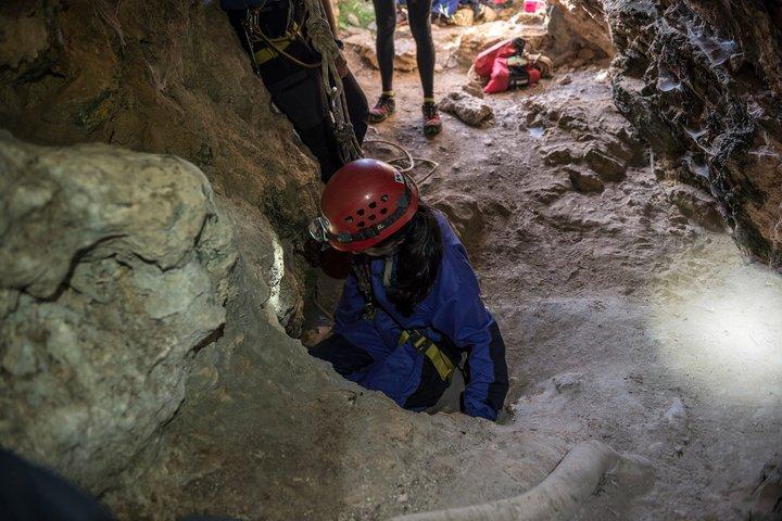リスボン近郊、セジンブラのセトゥーバルにあるアラビダ自然公園での洞窟探検