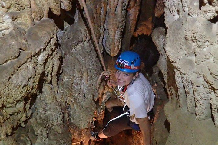 リスボン近郊、セジンブラのセトゥーバルにあるアラビダ自然公園での洞窟探検