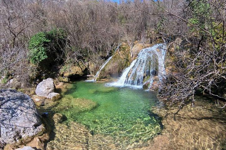 スカダル湖隠れ宝石ボートに乗ってポセリャーニと水泳