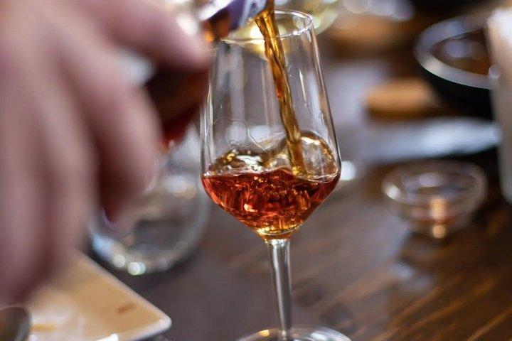 Setúbal Private Wine Experience Deux caves et dégustations