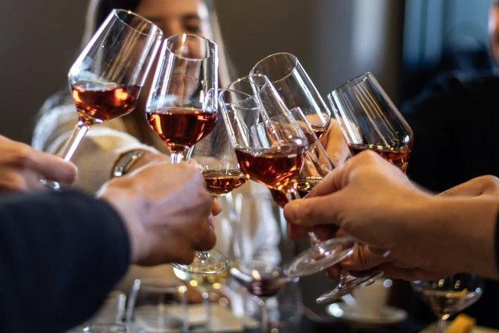 Setúbal Private Wine Experience Deux caves et dégustations