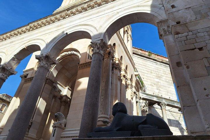 Visita guiada a pé pelo centro histórico de Split, em francês.
