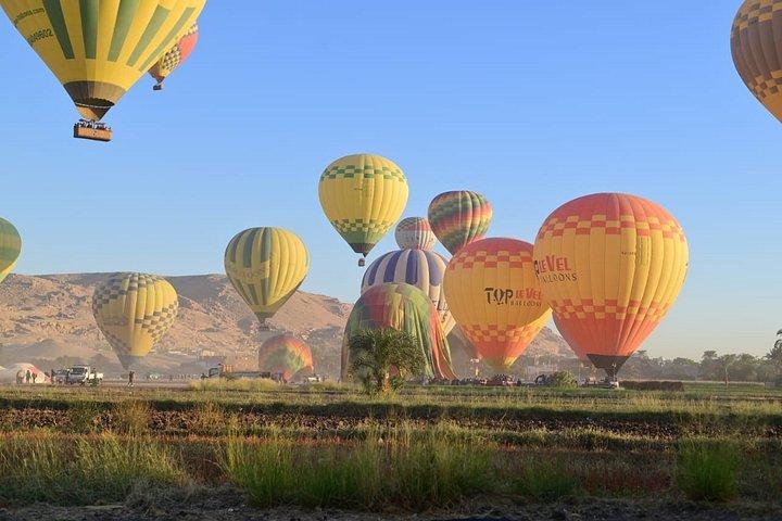 フルガダからの日の出熱気球と乗り合いルクソール日帰り旅行