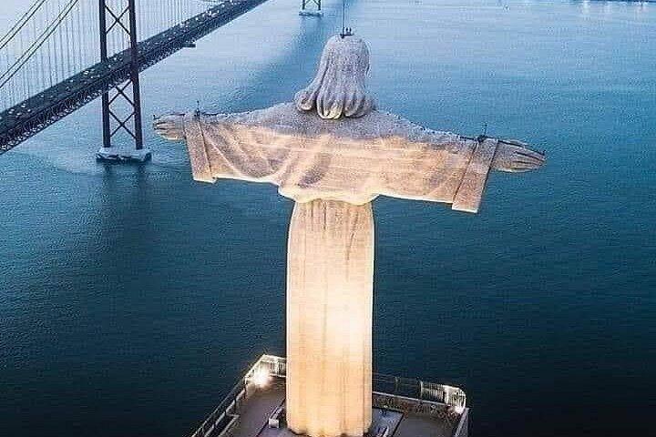 リスボンクルーズ港からミニツアー付き空港送迎
