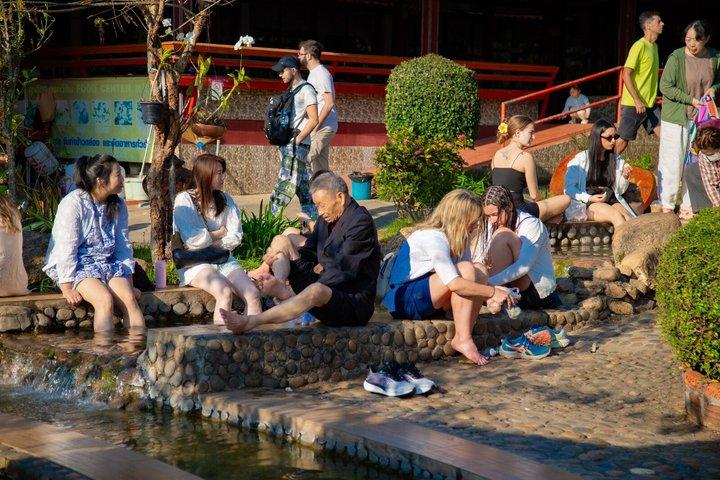 ボートツアーとロングネック村を含むチェンライ一日ツアー