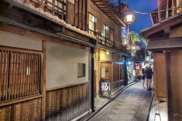 プライベート京都祇園ナイトフードツアー — EN/FR/DEガイド