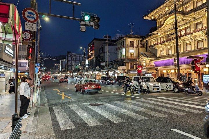 プライベート京都祇園ナイトフードツアー — EN/FR/DEガイド