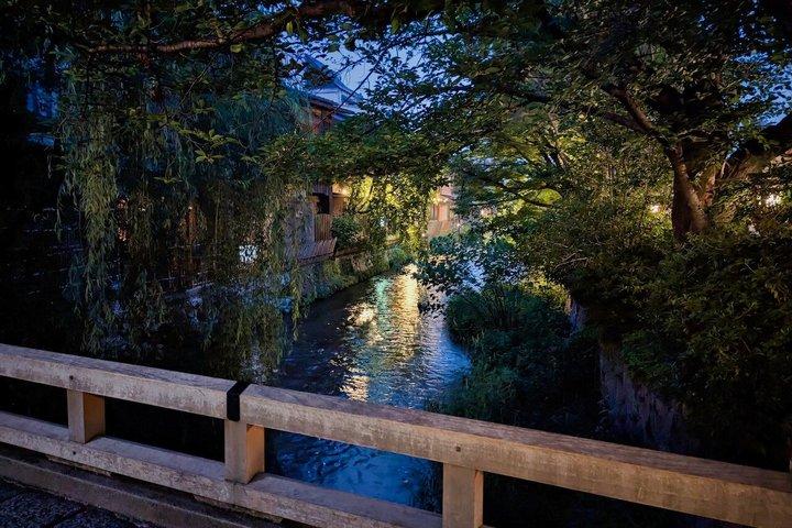 プライベート京都祇園ナイトフードツアー — EN/FR/DEガイド