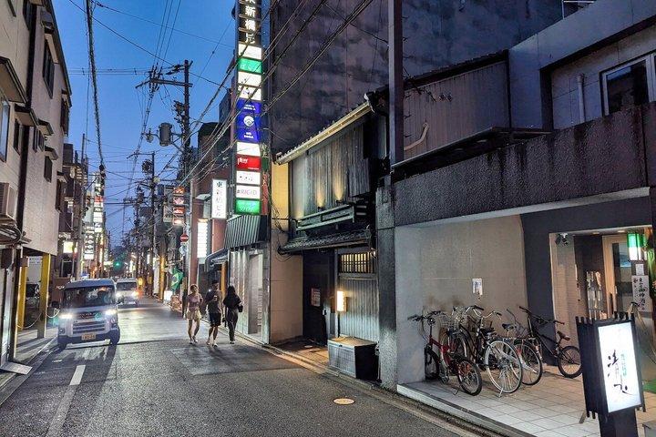 プライベート京都祇園ナイトフードツアー — EN/FR/DEガイド