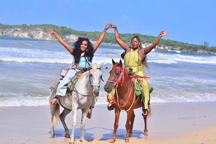 プンタカナプライベートオプションで乗馬のビーチサンセット