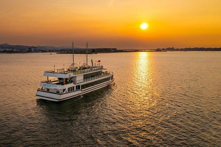 Heritage Ha Long lyxdagskryssning med buffé och limousine