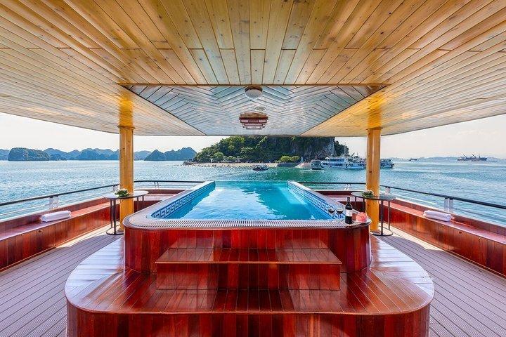 Heritage Ha Long lyxdagskryssning med buffé och limousine