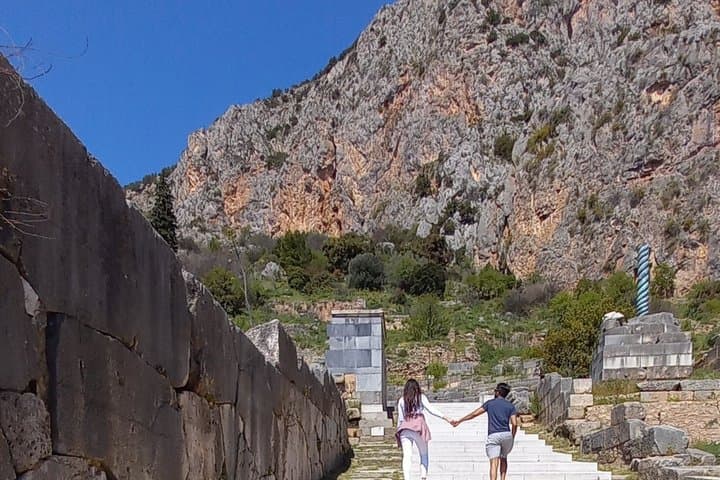 Delphi, Thermopylae, Corycian Cave 300 Spartans Small-Group Tour