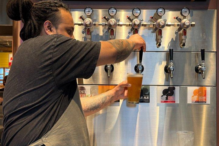 東京から列車でトラックスサイドクラフトビールを、元JR乗務員と一緒に