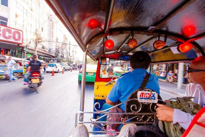 Experiencia de la Hora Dorada en Chinatown Street Food Tour por Tuk Tuk