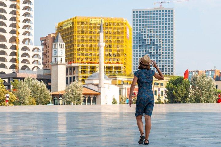 Tour a piedi per piccoli gruppi di Tirana 2,5 ore
