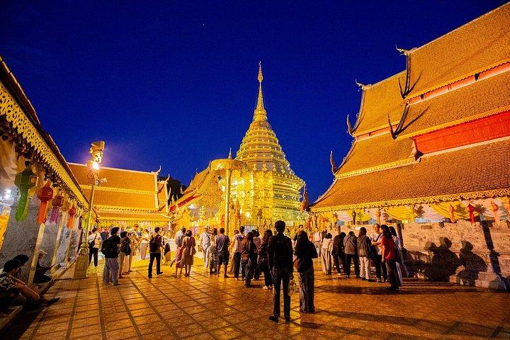 チェンマイ：ワット・ウモン寺院とドイ・ステープ寺院ガイド付きナイトツアー