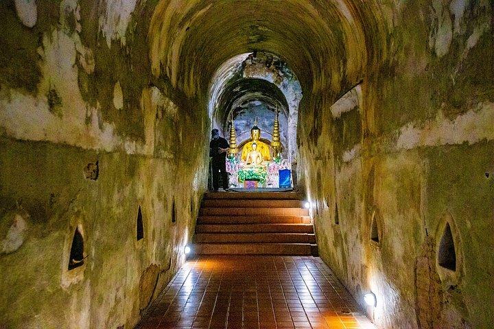 チェンマイ：ワット・ウモン寺院とドイ・ステープ寺院ガイド付きナイトツアー