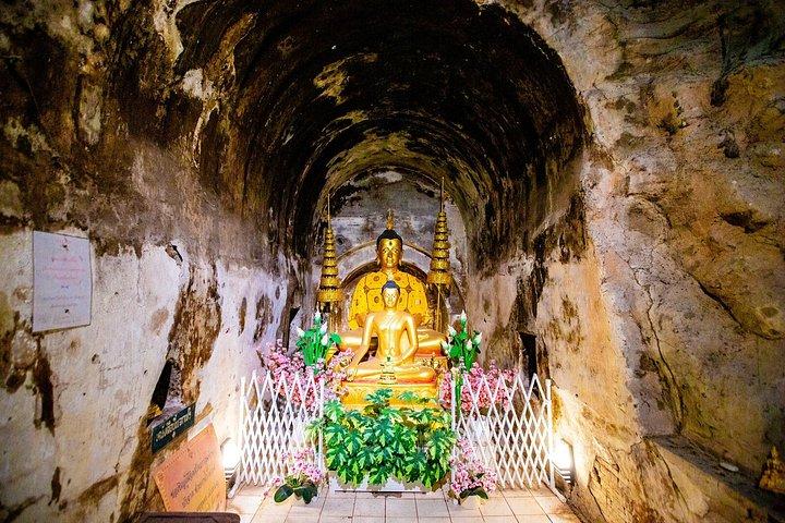 チェンマイ：ワット・ウモン寺院とドイ・ステープ寺院ガイド付きナイトツアー