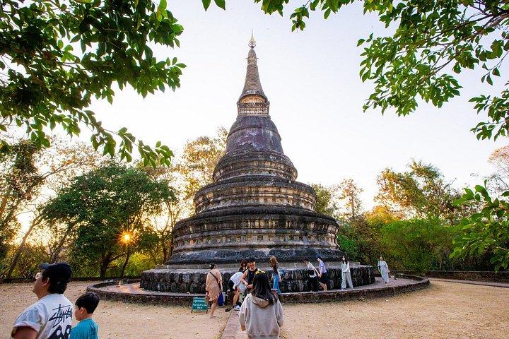 チェンマイ：ワット・ウモン寺院とドイ・ステープ寺院ガイド付きナイトツアー
