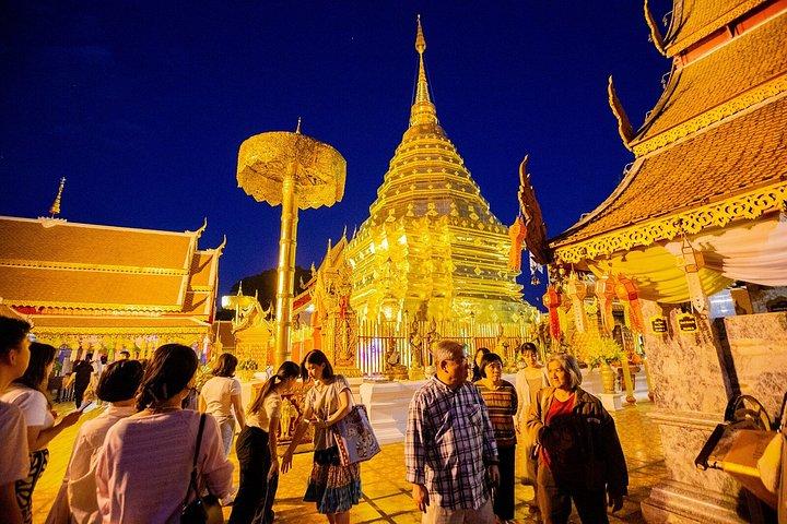 チェンマイ：ワット・ウモン寺院とドイ・ステープ寺院ガイド付きナイトツアー