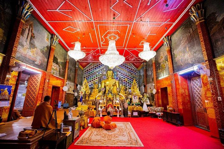 チェンマイ：ワット・ウモン寺院とドイ・ステープ寺院ガイド付きナイトツアー