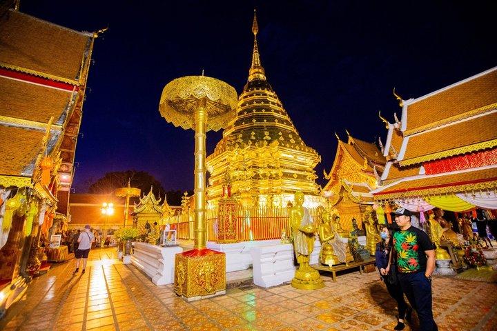 チェンマイ：ワット・ウモン寺院とドイ・ステープ寺院ガイド付きナイトツアー