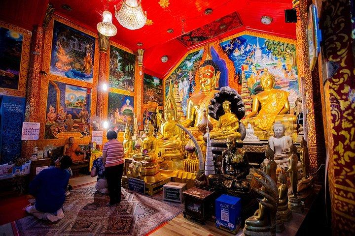 チェンマイ：ワット・ウモン寺院とドイ・ステープ寺院ガイド付きナイトツアー
