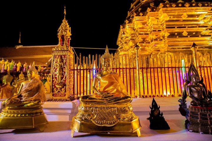 チェンマイ：ワット・ウモン寺院とドイ・ステープ寺院ガイド付きナイトツアー