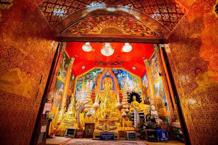 チェンマイ：ワット・ウモン寺院とドイ・ステープ寺院ガイド付きナイトツアー