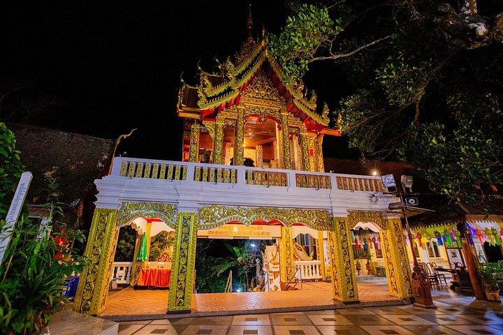 チェンマイ：ワット・ウモン寺院とドイ・ステープ寺院ガイド付きナイトツアー