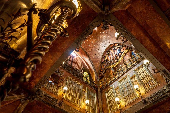Visite privée : La Pedrera & Casa Vicens Skip-the-Line