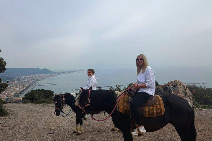 サレルノ: カヴァ・デ・ティレーニでの乗馬小旅行