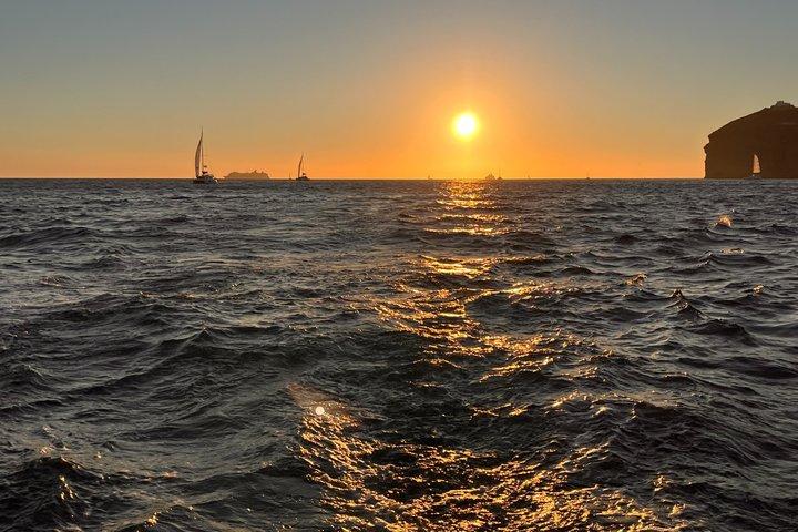 Premium Santorini Sunset Catamaran: Semi-Private, BBQ & Bebidas
