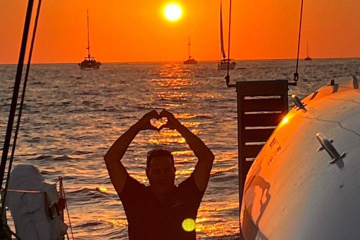 Premium Santorini Sunset Catamaran: Semi-Private, BBQ & Bebidas