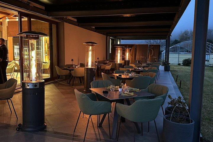 エトナの高級ワイナリーでのワインテイスティング、パルメントでのランチ、そしてドライバー