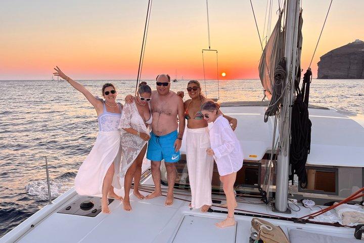 Premium Santorini Sunset Catamaran: Semi-Private, BBQ & Bebidas