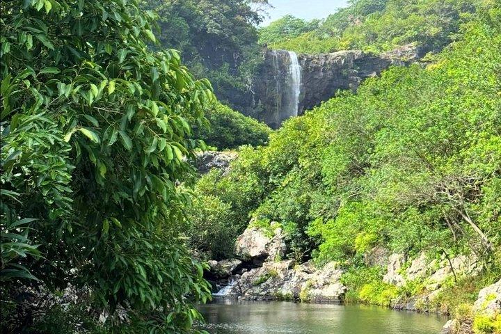 7つの滝ハイキング（ランチ付き）と南ツアー