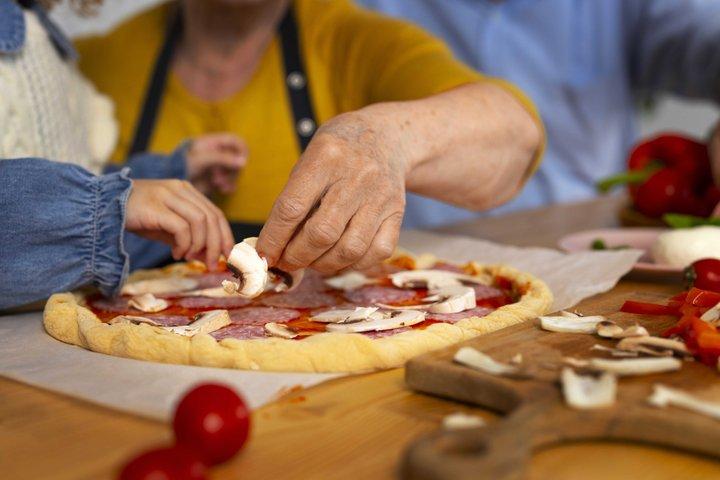 ミラノで飲み放題ピザ&ジェラート作り教室