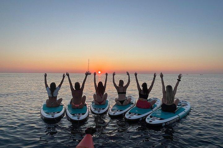 Sunrise in a Stand-up Paddle with Breakfast on board
