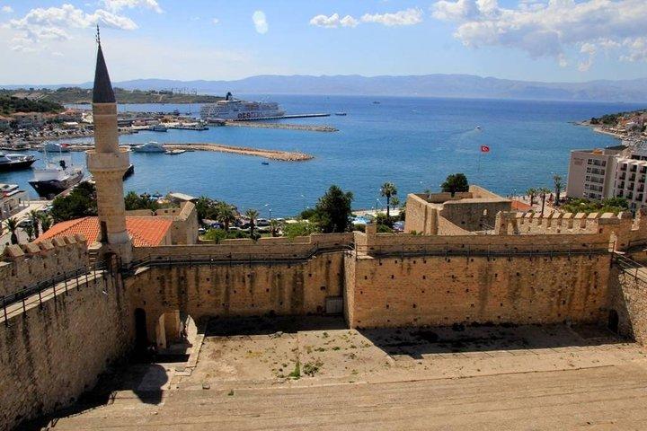 Cesme Boat Tour dolda vikar kryssning med simstopp