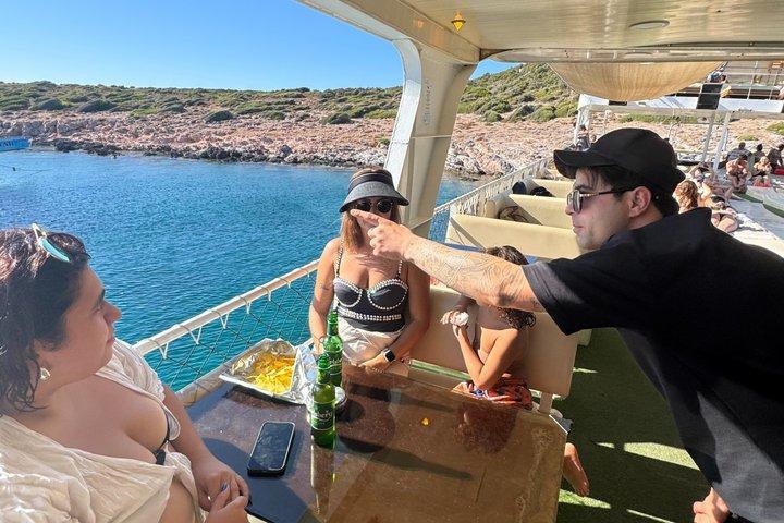 Cesme Boat Tour dolda vikar kryssning med simstopp