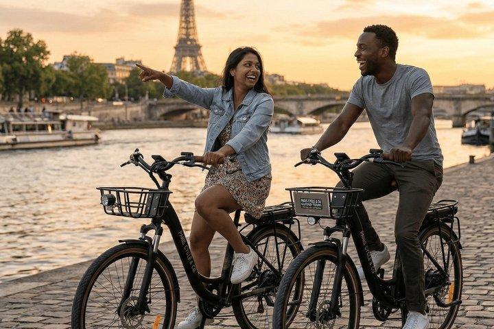 Paris Höjdpunkter Elektrisk cykeltur på Eiffeltornet och Louvren